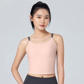 Ženski jednopojasni sportski top s prozračnim, brzo sušećim i vlagu odvodećim materijalom, s ugrađenim jastučićima za grudi; materijal: najlon 67% / spandeks 33%