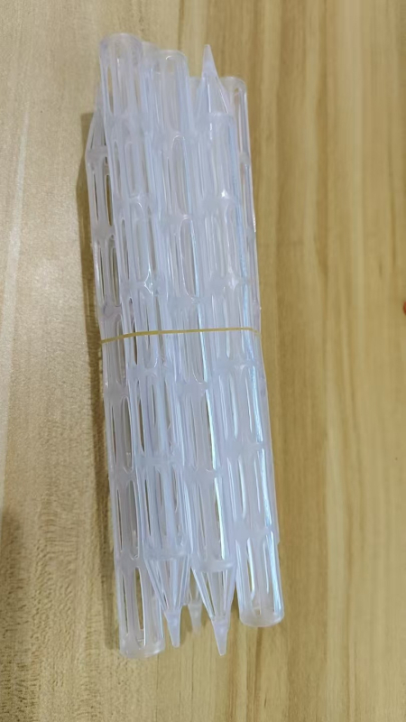 Cijev za ventilaciju tla za posude, plastična, marka Live; sprječava truljenje korijena tijekom ciklusa zalijevanja i sušenja.