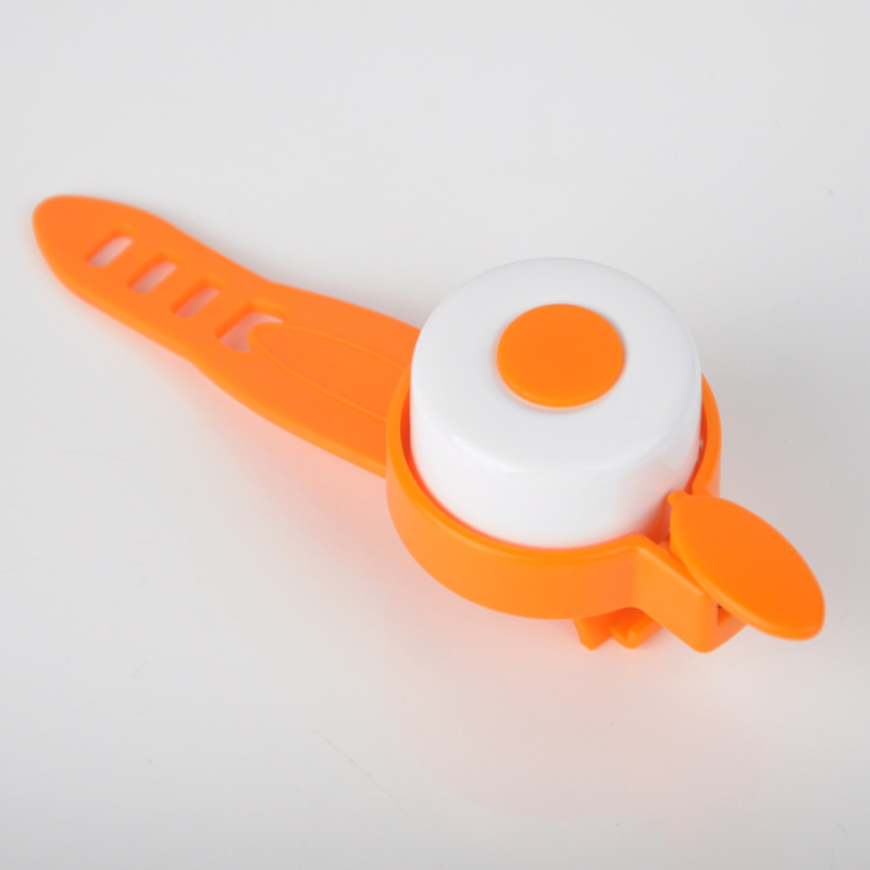 Djetetsko kombinirano vozilo: skuter, tricikl i balans bicikl s podesivim silikonskim remenom i zvonom, model B02; materijali: čelično ili aluminijsko kućište s plastikom i silikonom