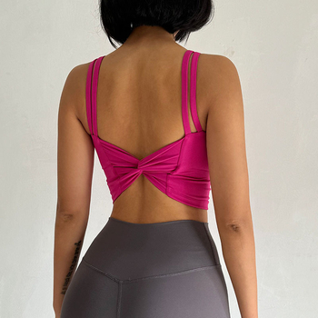 Sportski grudnjak s fiksiranim jastučićima, potpuno pokrivene košarice, srednje oblikovane košarice, fiksni dvostruki naramenici, brzo-sušeći materijal nylon/spandex, sjajan završetak