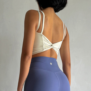 Sportski grudnjak s fiksiranim jastučićima, potpuno pokrivene košarice, srednje oblikovane košarice, fiksni dvostruki naramenici, brzo-sušeći materijal nylon/spandex, sjajan završetak