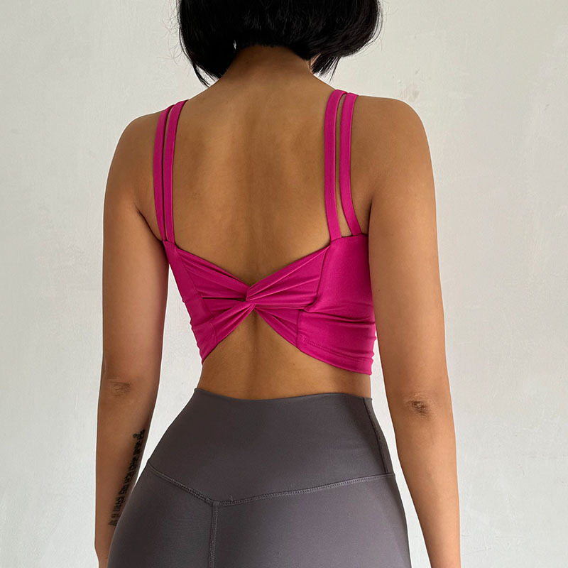 Sportski grudnjak s fiksiranim jastučićima, potpuno pokrivene košarice, srednje oblikovane košarice, fiksni dvostruki naramenici, brzo-sušeći materijal nylon/spandex, sjajan završetak