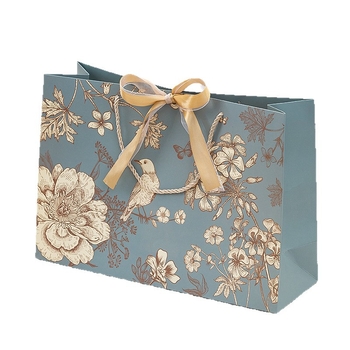 Papierové darčekové tašky na balenie oblečenia — biely kartón, offset tlač, prispôsobiteľné, licencované súkromné značky