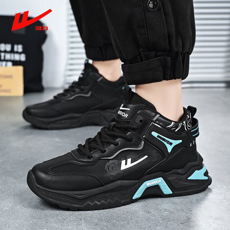 Muške košarkaške tenisice – stil dad shoes, vezanje, unutarnja podstava od tkanine s kožom, lansirano u jeseni 2024.