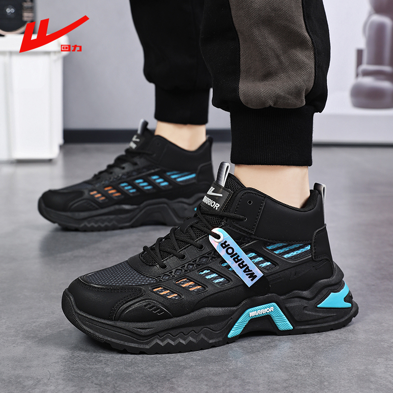 Muške košarkaške tenisice – stil dad shoes, vezanje, unutarnja podstava od tkanine s kožom, lansirano u jeseni 2024.