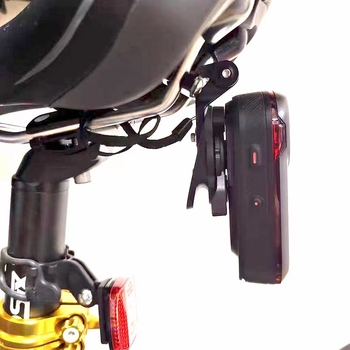 Suport pentru farul bicicletei Garmin Varia RCT715 – montare cu șuruburi, suport pentru lampă inclus