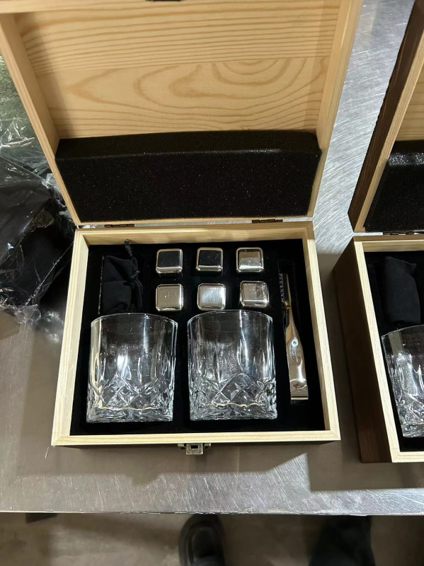 Sada pohárov na whisky v drevenom puzdre, model 69, značka Double elegance, prispôsobiteľný vnútorný objem, značka proti padělaniu