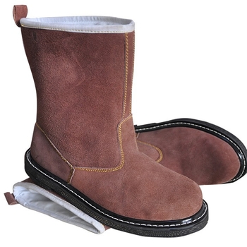 Zaštitne cipele s gornjim dijelom od teleće kože i gumom potplata; visoki gornji dio; otporne na visoke temperature i probijanje, otporne na ulje; prozračne; uporaba: lijevanje, obrada, prašina; marka Tenganda