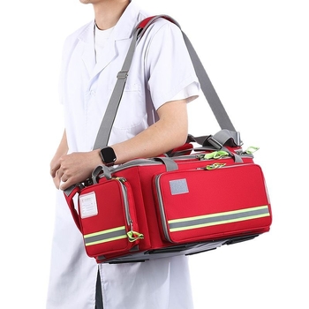 Visoko kapacitna vodootporna torba prve pomoći s tri načina nošenja (ručno, preko ramena, kao ruksak), pretinac za 2L kisik bocu, namijenjeno za vozila hitne pomoći
