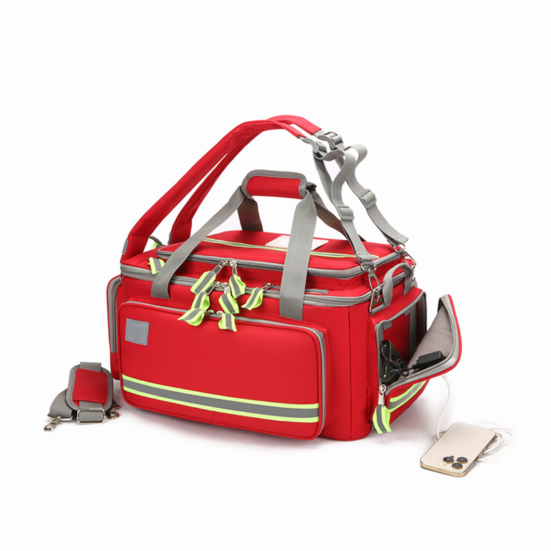 Visoko kapacitna vodootporna torba prve pomoći s tri načina nošenja (ručno, preko ramena, kao ruksak), pretinac za 2L kisik bocu, namijenjeno za vozila hitne pomoći