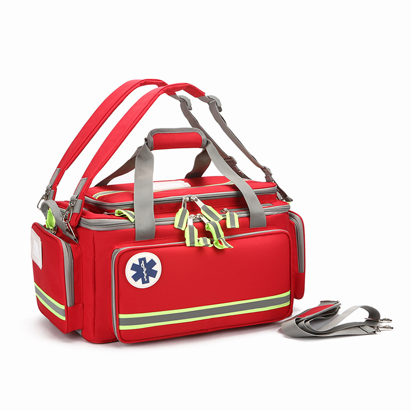 Visoko kapacitna vodootporna torba prve pomoći s tri načina nošenja (ručno, preko ramena, kao ruksak), pretinac za 2L kisik bocu, namijenjeno za vozila hitne pomoći