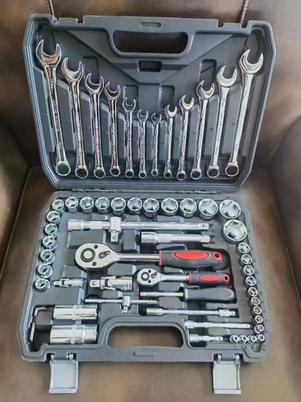 Комплект от 108 части инструменти за автомобилен ремонт, от въглеродна стомана, в пластмасова кутия, тегло 1,6 кг, модел 108, за ремонт на автомобили, велосипеди и домакинство