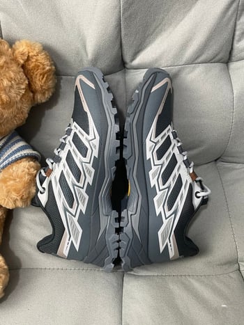 Unisex planinarske tenisice niskog profila s PU+Mesh gornjim dijelom, gumenom srednjem potplatu, anti-slip gumom potplatom, prednje vezanje