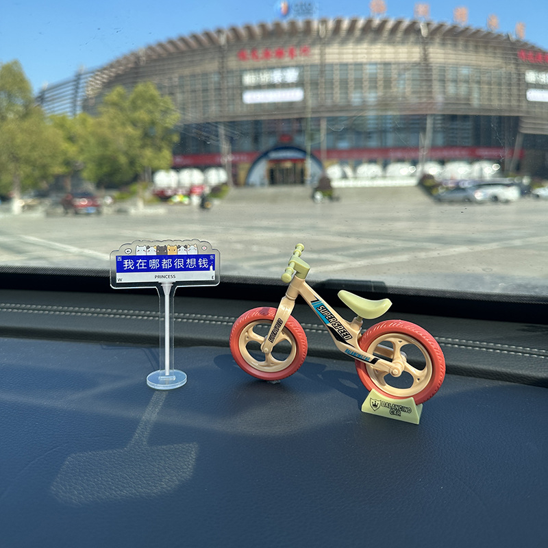 Ornament pentru interiorul mașinii din rășină, stil simplu, funcție de decomprimare, fără marcă