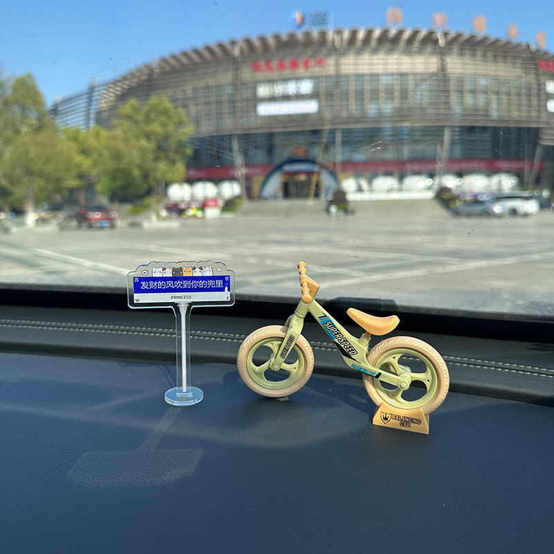 Ornament pentru interiorul mașinii din rășină, stil simplu, funcție de decomprimare, fără marcă