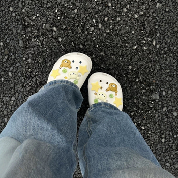 Crocs virágos cipő kiegészítő – PVC anyag, medve és csillag dizájn, papucsokhoz