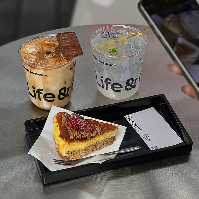 Pahar PET de cafea de unică folosință cu capac, formă rotundă, capacitate 301–400 ml, plastic PET, personalizare disponibilă