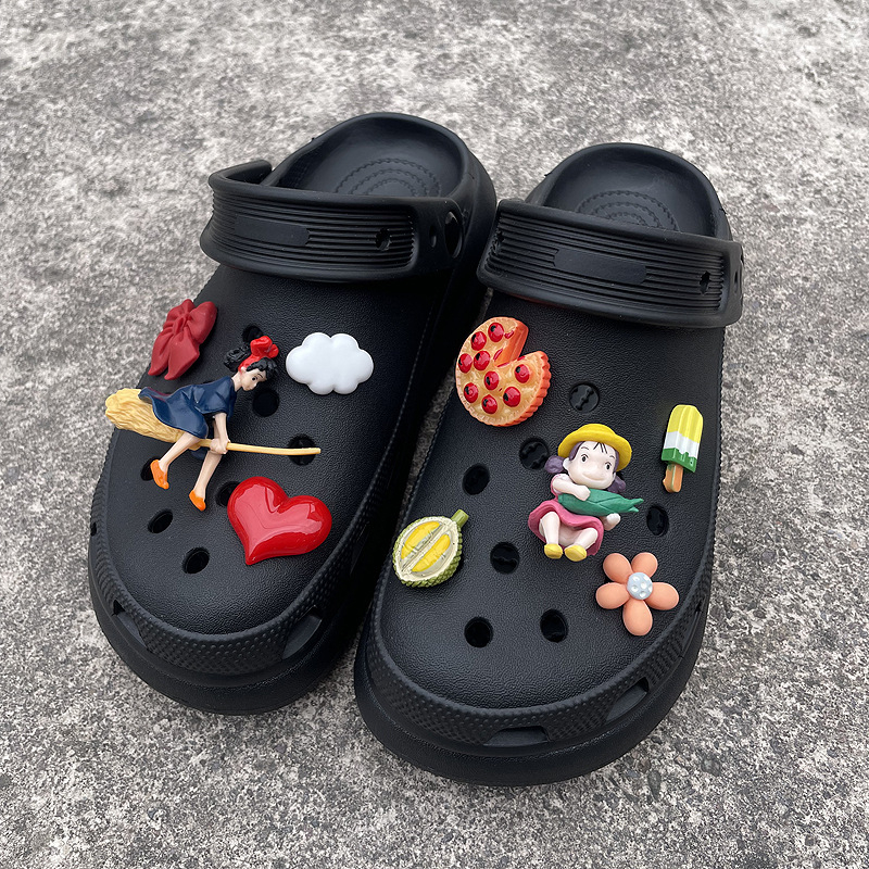 Csat dekoratív kiegészítők – rajzfilm dizájn, levehető, szandálokra és papucsokra alkalmas; modell: Figure; márka: Layer Slightly; stílus: Cartoon/Cartoon Paradise; szezon: Nyár, Tavasz, Ősz