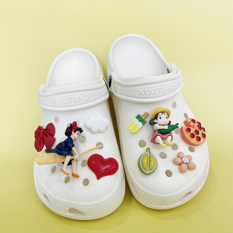 Csat dekoratív kiegészítők – rajzfilm dizájn, levehető, szandálokra és papucsokra alkalmas; modell: Figure; márka: Layer Slightly; stílus: Cartoon/Cartoon Paradise; szezon: Nyár, Tavasz, Ősz