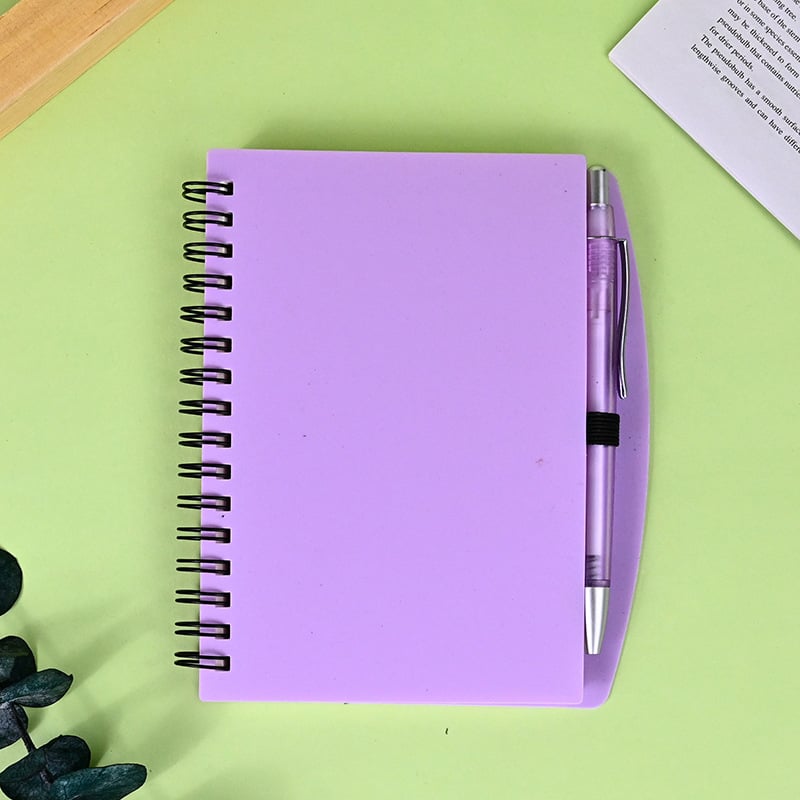 Спирално подвързан тефтер, 60–70 страници, персонализируем, не е внесен