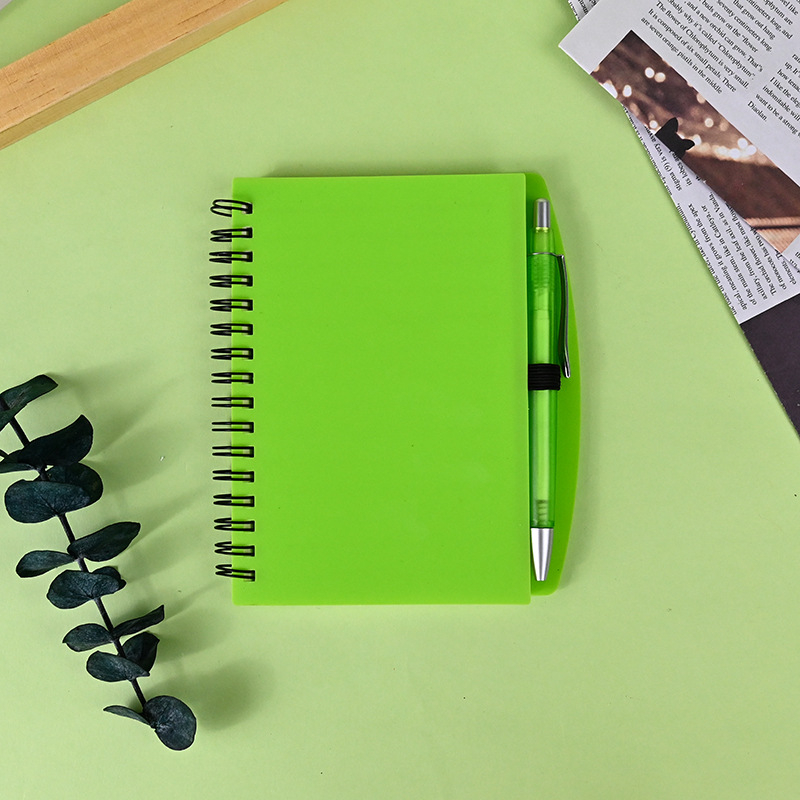 Спирално подвързан тефтер, 60–70 страници, персонализируем, не е внесен