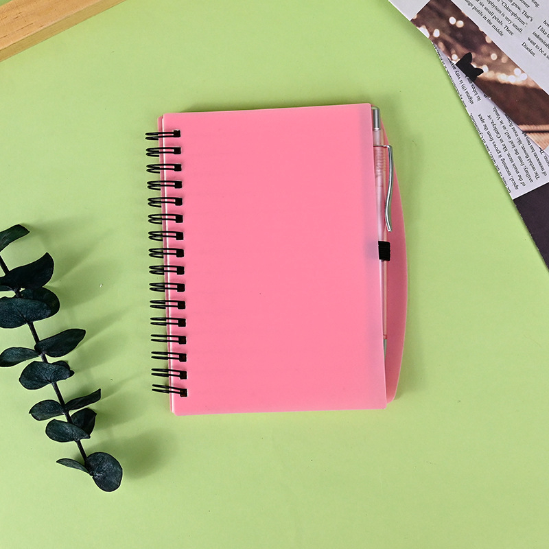 Спирално подвързан тефтер, 60–70 страници, персонализируем, не е внесен