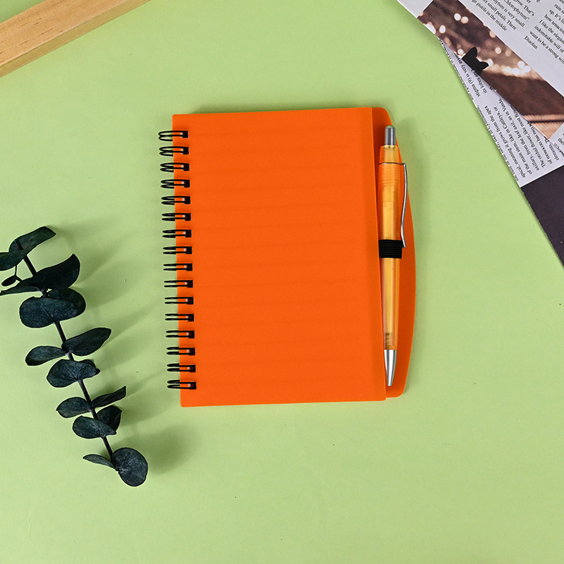 Спирално подвързан тефтер, 60–70 страници, персонализируем, не е внесен