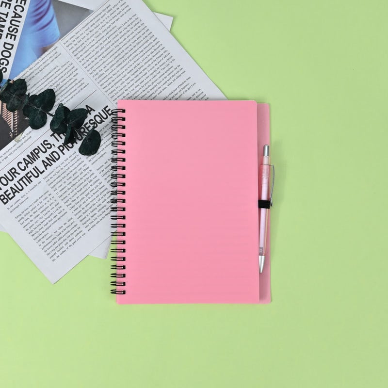 Спирално подвързан тефтер, 60–70 страници, персонализируем, не е внесен