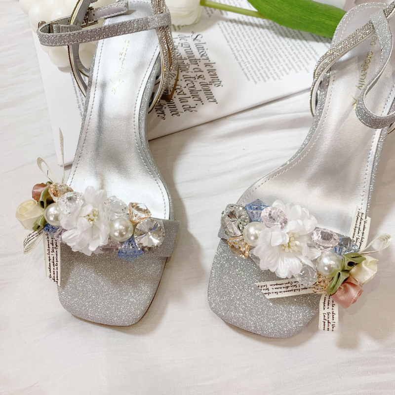 Ukras za obuću u obliku cvijeta – Model F7417 – Stil: korejski cvjetovi, kristali; Prikladno za tenisice, kožne cipele, sandale, casual, platnene cipele, radne cipele; Sezone: ljeto, proljeće, jesen