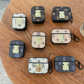 Ochranný obal pre Apple AirPods Pro 2 a AirPods 4 (3. generácia) – kov, umelá koža a PC škrupina; prenosný, ručne vyrobený otlačok; prispôsobiteľný.