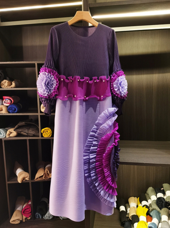 rochie cu pliuri, patchwork în design, mâneci lungi felinar, guler rotund