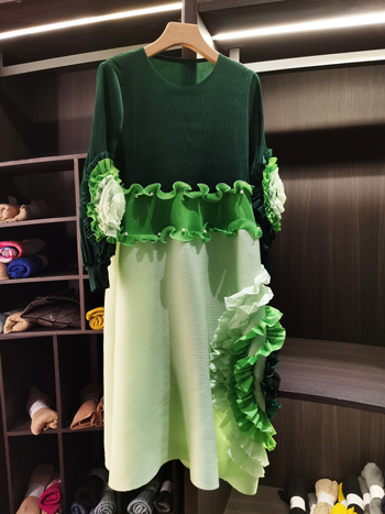 rochie cu pliuri, patchwork în design, mâneci lungi felinar, guler rotund