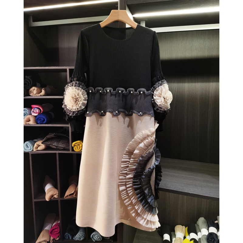 rochie cu pliuri, patchwork în design, mâneci lungi felinar, guler rotund