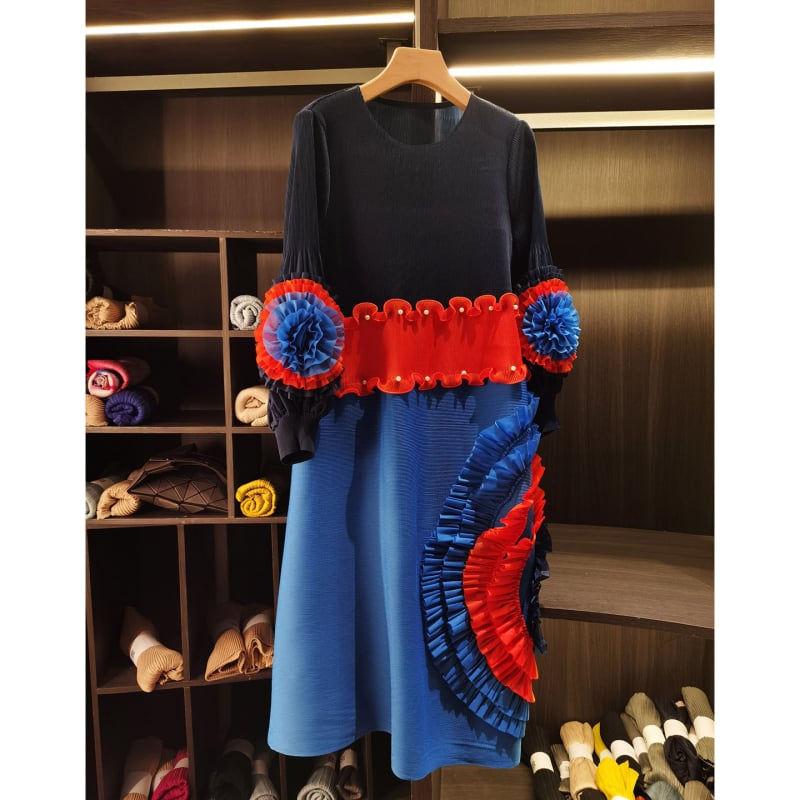 rochie cu pliuri, patchwork în design, mâneci lungi felinar, guler rotund