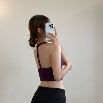 Sportski grudnjak s dubokim V izrezom i halter vratom, tkanina od najlona i spandeksa, uski kroj, standardna duljina, s umetkom za prsa