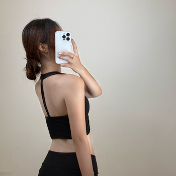 Sportski grudnjak s dubokim V izrezom i halter vratom, tkanina od najlona i spandeksa, uski kroj, standardna duljina, s umetkom za prsa