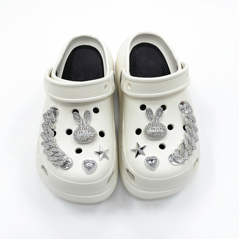 Odvojeni set ukrasa za obuću s kristalnim glavom zeca — set ukrasa za sandale, papuče i Crocs, s kopčom, model Nr-0020, brend New Beauty, pogodan za proljeće, ljeto i jesen