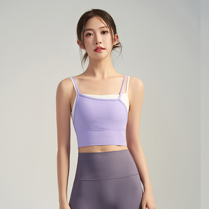 Joga top s ugrađenim jastučićima za grudnjak, brzo sušeći materijal, najlon/elastan, uski kroj, duljina do sredine trbuha