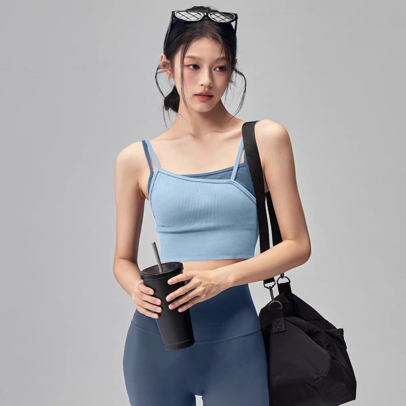 Joga top s ugrađenim jastučićima za grudnjak, brzo sušeći materijal, najlon/elastan, uski kroj, duljina do sredine trbuha