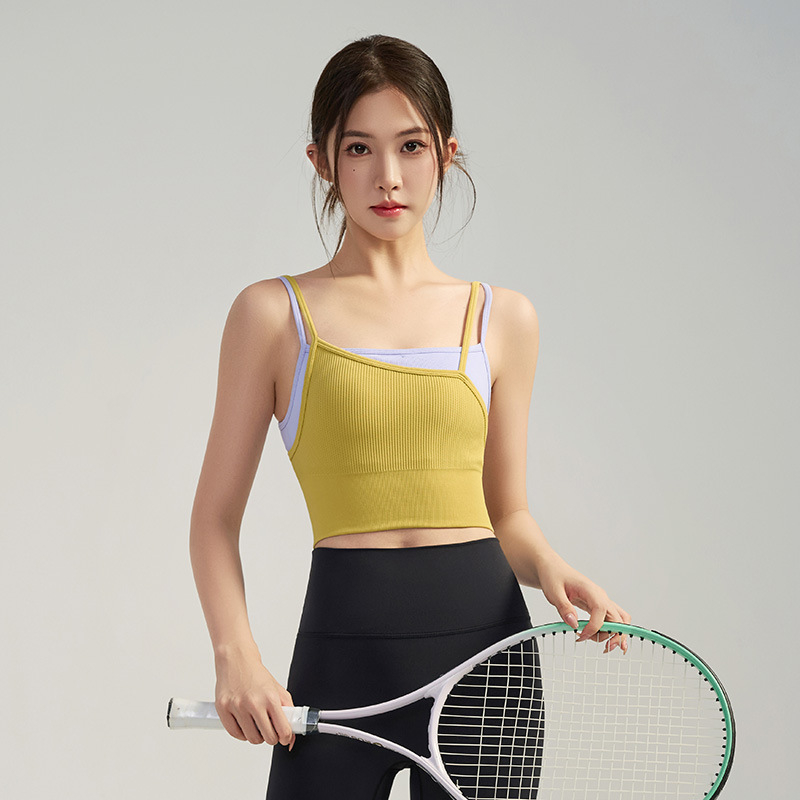 Joga top s ugrađenim jastučićima za grudnjak, brzo sušeći materijal, najlon/elastan, uski kroj, duljina do sredine trbuha