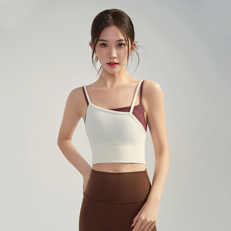 Joga top s ugrađenim jastučićima za grudnjak, brzo sušeći materijal, najlon/elastan, uski kroj, duljina do sredine trbuha