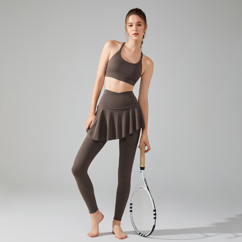 Sportski grudnjak s oblikovanim punim čašicama i umetnutim ulošcima, glavni materijal Nylon 81%, podstava Spandex 19%, fiksne dvostruke naramenice, dizajn jastučića za prsni koš