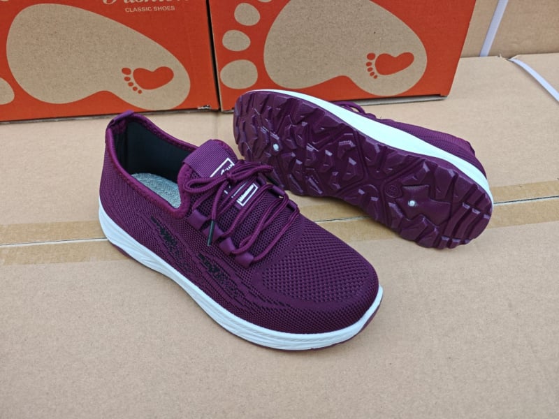 Ženske sportske tenisice Fly Knit gornji dio, Injection Molded đon, vezanje sprijeda, okrugla vrh, niski gležanj