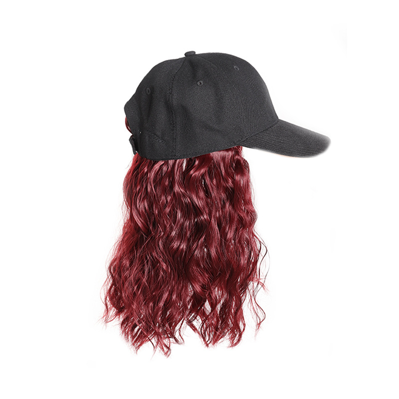 Σύντομη σγουρή περούκα με καπέλο-στυλ, τρίχες από υψηλής θερμοκρασίας σύρμα, φράντζες: ευθείες ή κεκλιμένες, στυλ Star Fashion, μηχανική επεξεργασία