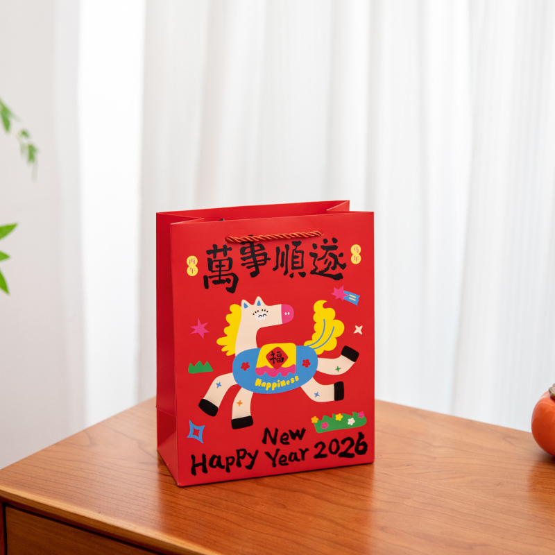 Taška na darček k Novému roku so sedemfarebným koňom, kreslený štýl; materiál: biely kartón, tlač; na sklade, štandardná verzia; vhodné na novoročné darčeky