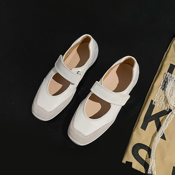 Дамски обувки с дебело ходило; кръгъл нос; горна част естествена кожа + микрофибър; стелка естествена кожа; закопчаване с велкро; подметка гума.