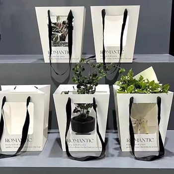 Trapezoidálna darčeková taška s priehľadným oknom z kartónu, možnosť potlače loga, balenie 10 kusov