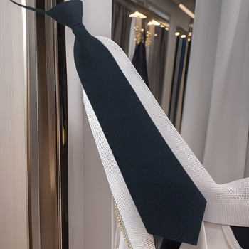 Cravată de damă cu fermoar — finisaj satin, stil săgeată, design cu fermoar, fibre poliesterice, căptușeală poliesterică