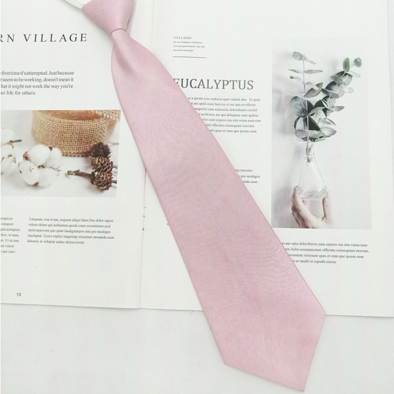 Cravată de damă cu fermoar — finisaj satin, stil săgeată, design cu fermoar, fibre poliesterice, căptușeală poliesterică