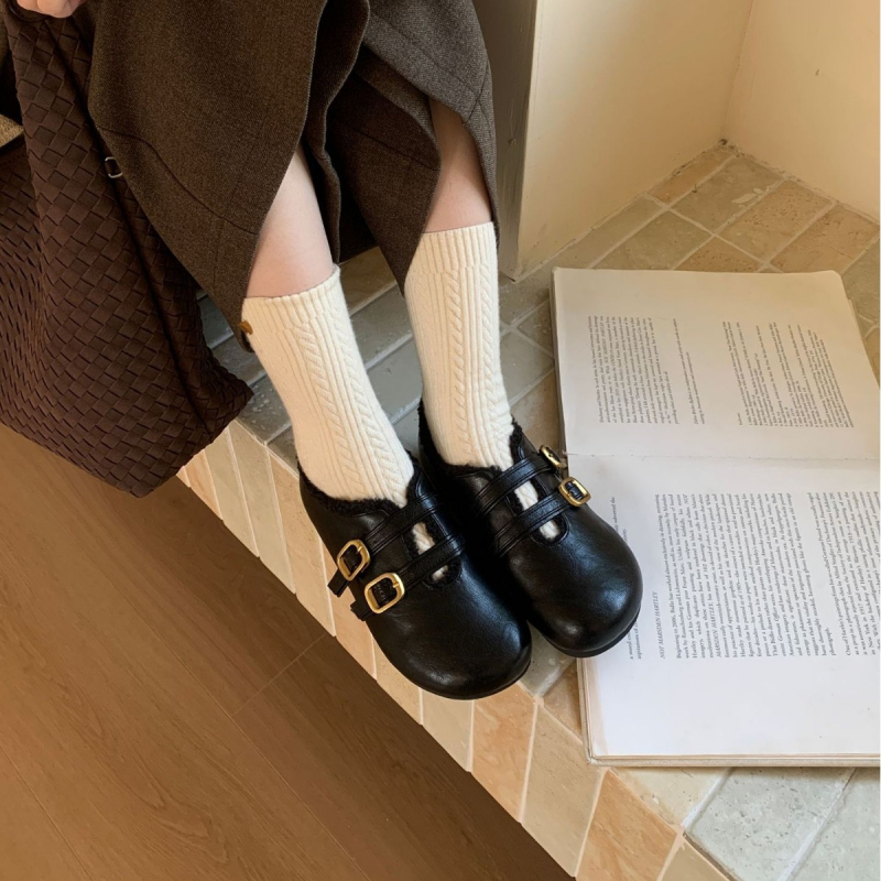 Мери Джейн обувки за жени – Зимен модел 2025, пухеста подплата, велурена външна част, кръгла носка, нисък плосък ток, катарама